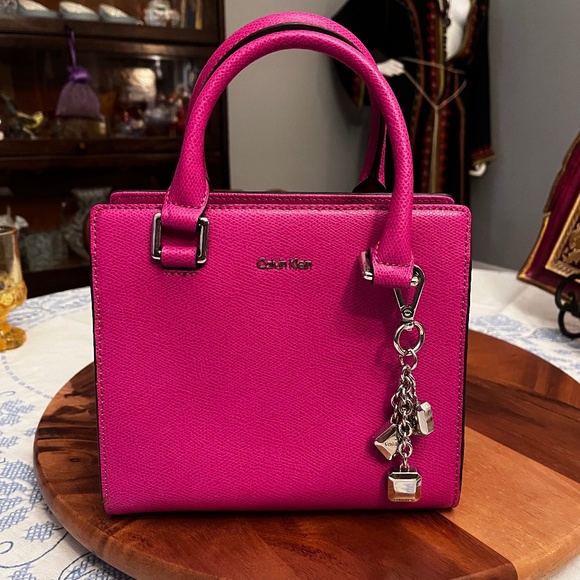 Calvin Klein Fuchsia Hand/Cross Body Purse / BRAND NEW - Picture 1 of 16